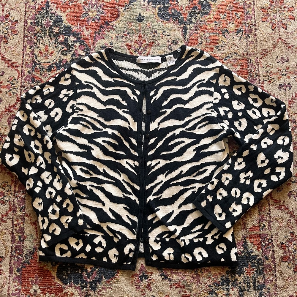 Stylish Black and White Animal Print Knit Sweater